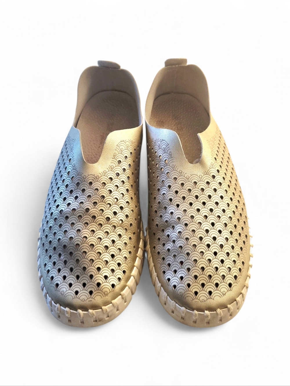 Ilse Jacobsen Tulip Slip-On Shoes Size 39 Metallic Gold Perforated Comfort Flats